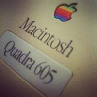 Macintosh Quadra 605 - Logo.jpg