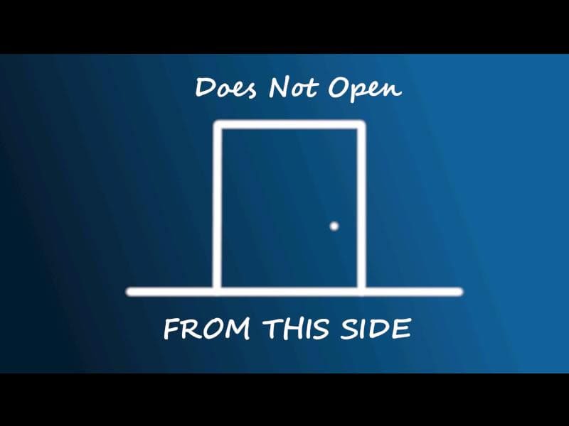 Archivo:Drawn to the Flame - 01.jpg